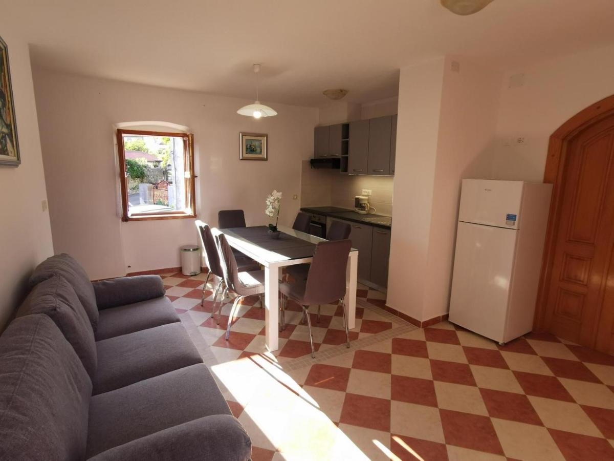 Nilda 2 Apartment Funtana Exterior photo