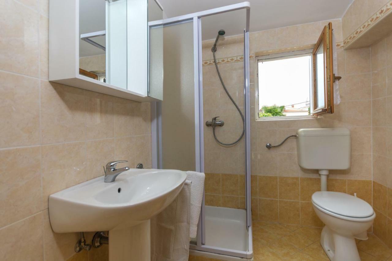 Nilda 2 Apartment Funtana Exterior photo