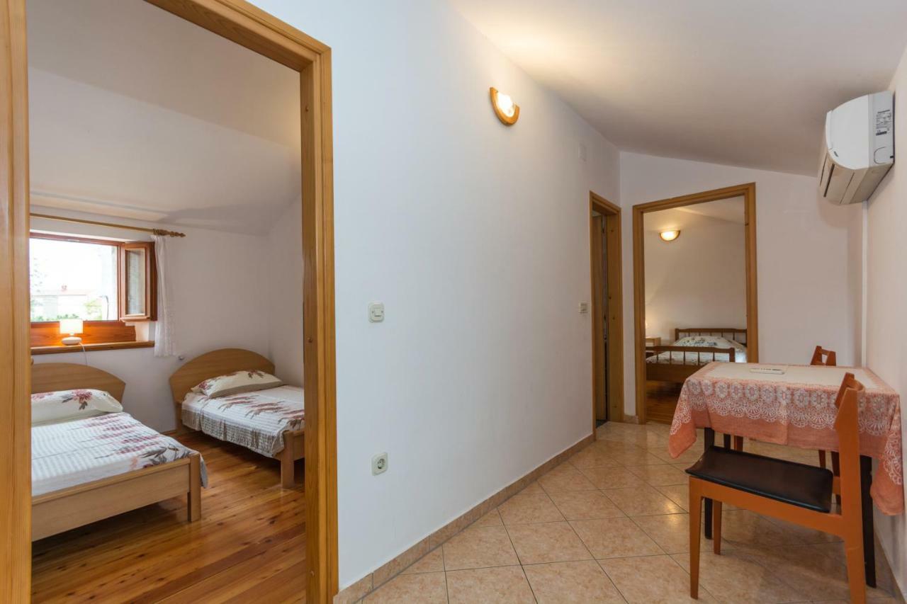 Nilda 2 Apartment Funtana Exterior photo