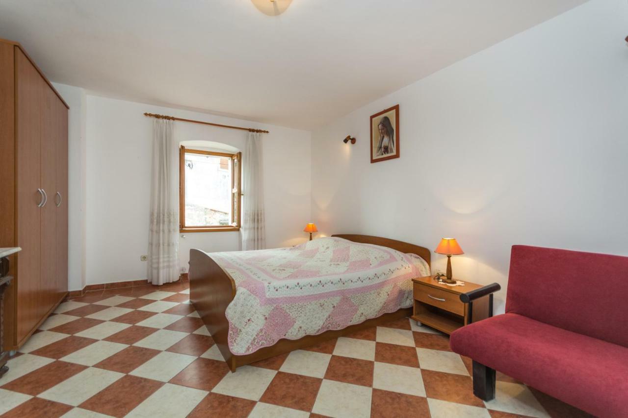 Nilda 2 Apartment Funtana Exterior photo